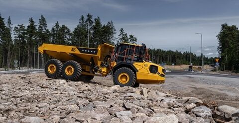 JOAL-Tombereau articulé VOLVO BM A-25, neuf en boite, 19,5 cm, Vente aux enchères : Jouets JOAL-Tombereau articulé VOLVO BM A-25, neuf en boite, 19,5 cm, Vente aux enchères : Jouets