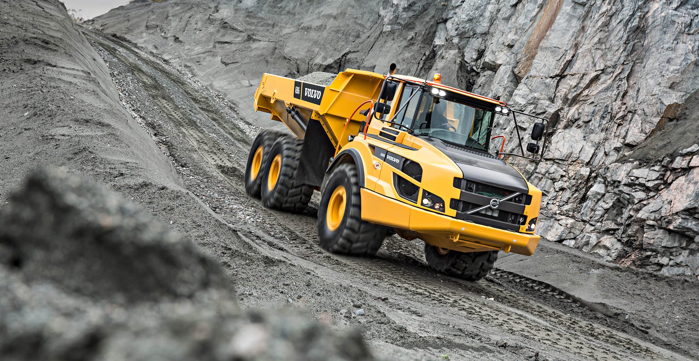 volvo-features-articulated-hauler-a25g-a30g-t2-t3-total-control-operators-choice-2324x1200