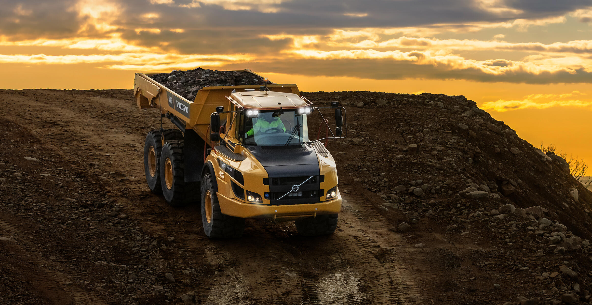 volvo-features-articulated-hauler-a25g-a30g-t4f-sv-smooth-descent-intelligent-efficiency-2324x1200