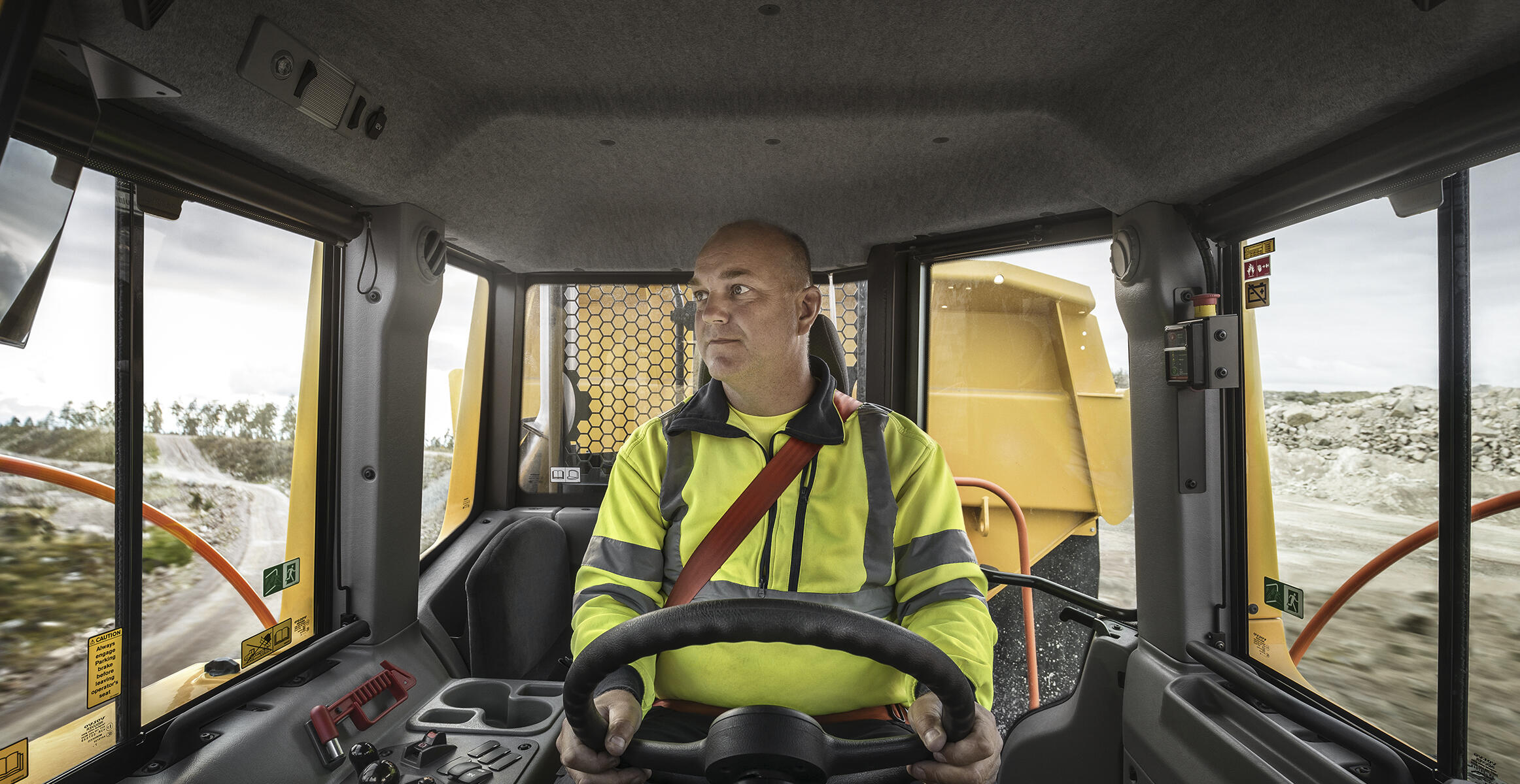 volvo-features-articulated-hauler-a25g-a40g-t2-t3-operator-comfort-operators-choice-2324x1200