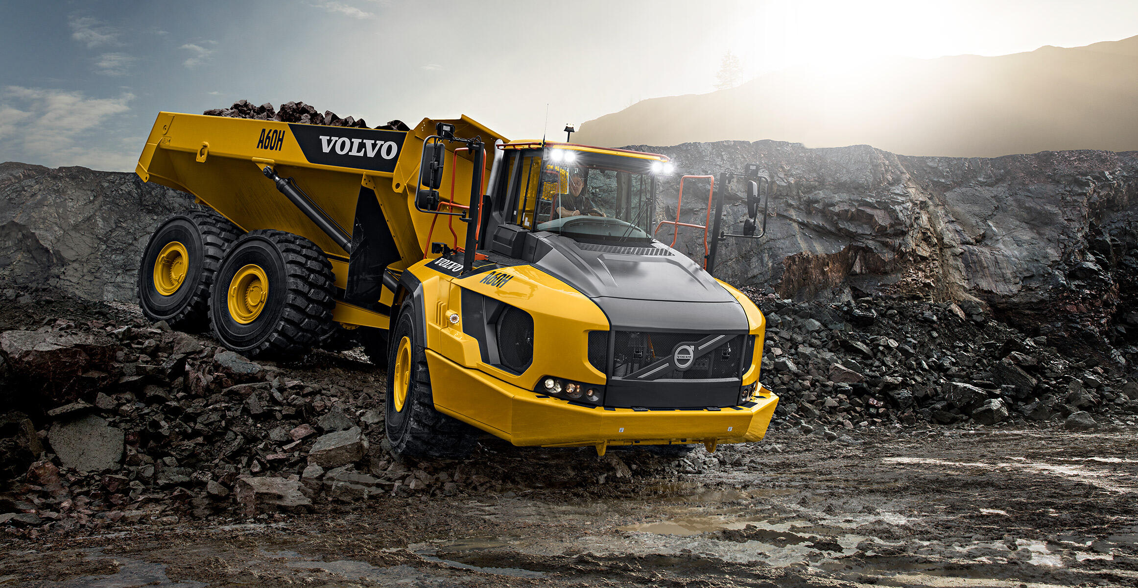 VOLVO A60H ダンプトラック コマツショベルカー2点 - メルカリ