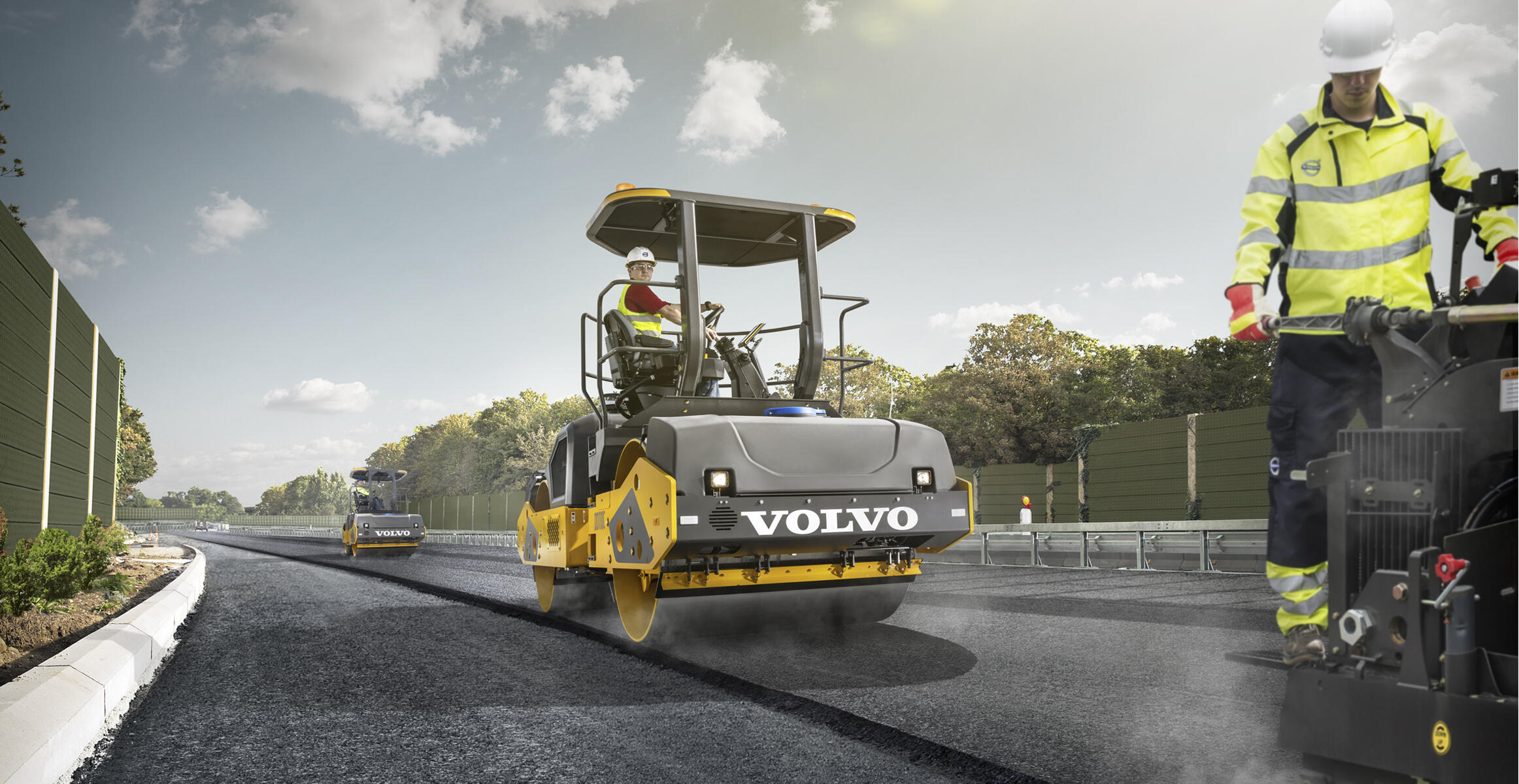 volvo-show-asphalt-compactor-dd110c-t4f-2324x1200