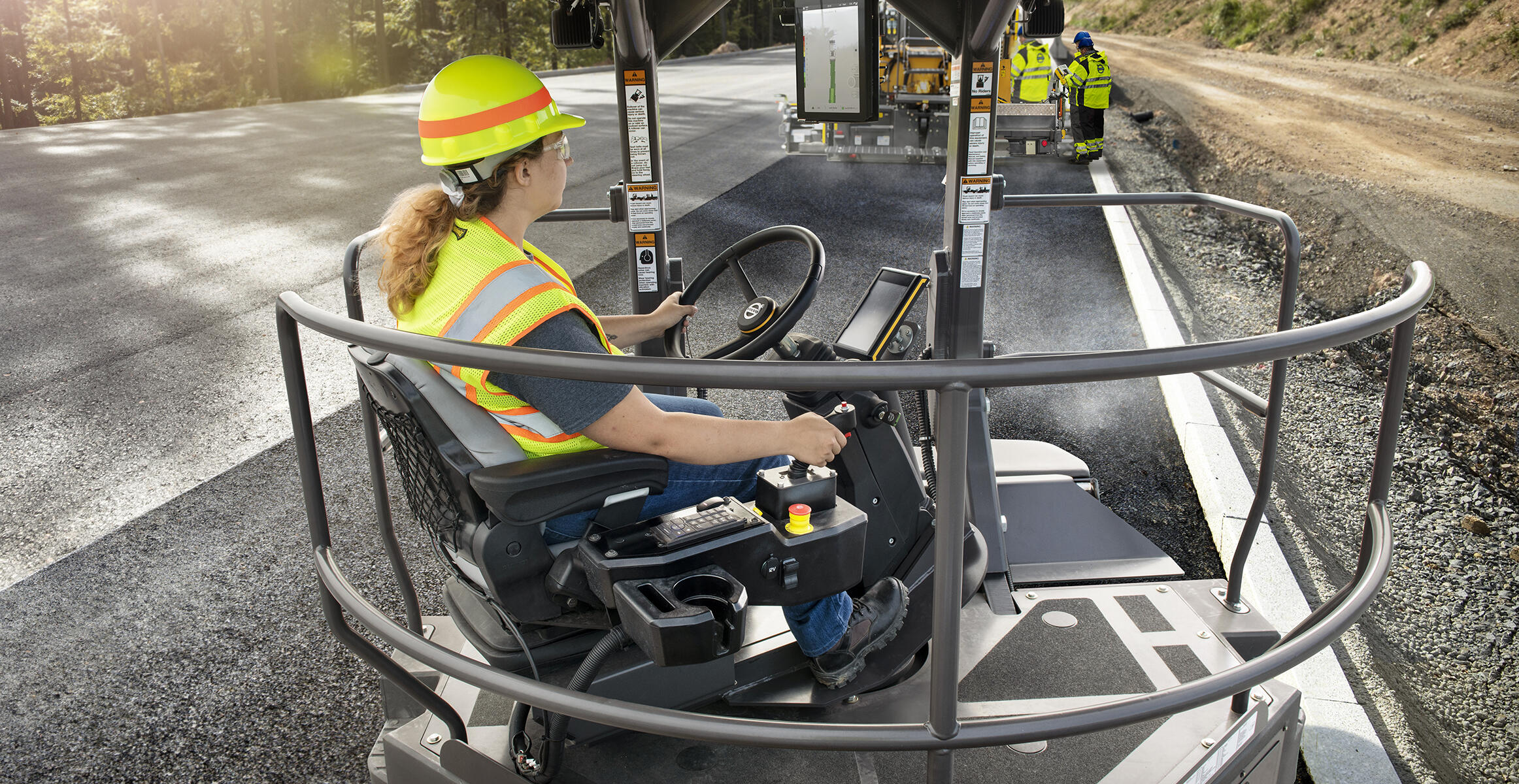 volvo-benefit-asphalt-compactor-dd128-c-t4f-st4-operate-with-ease-2324x1200