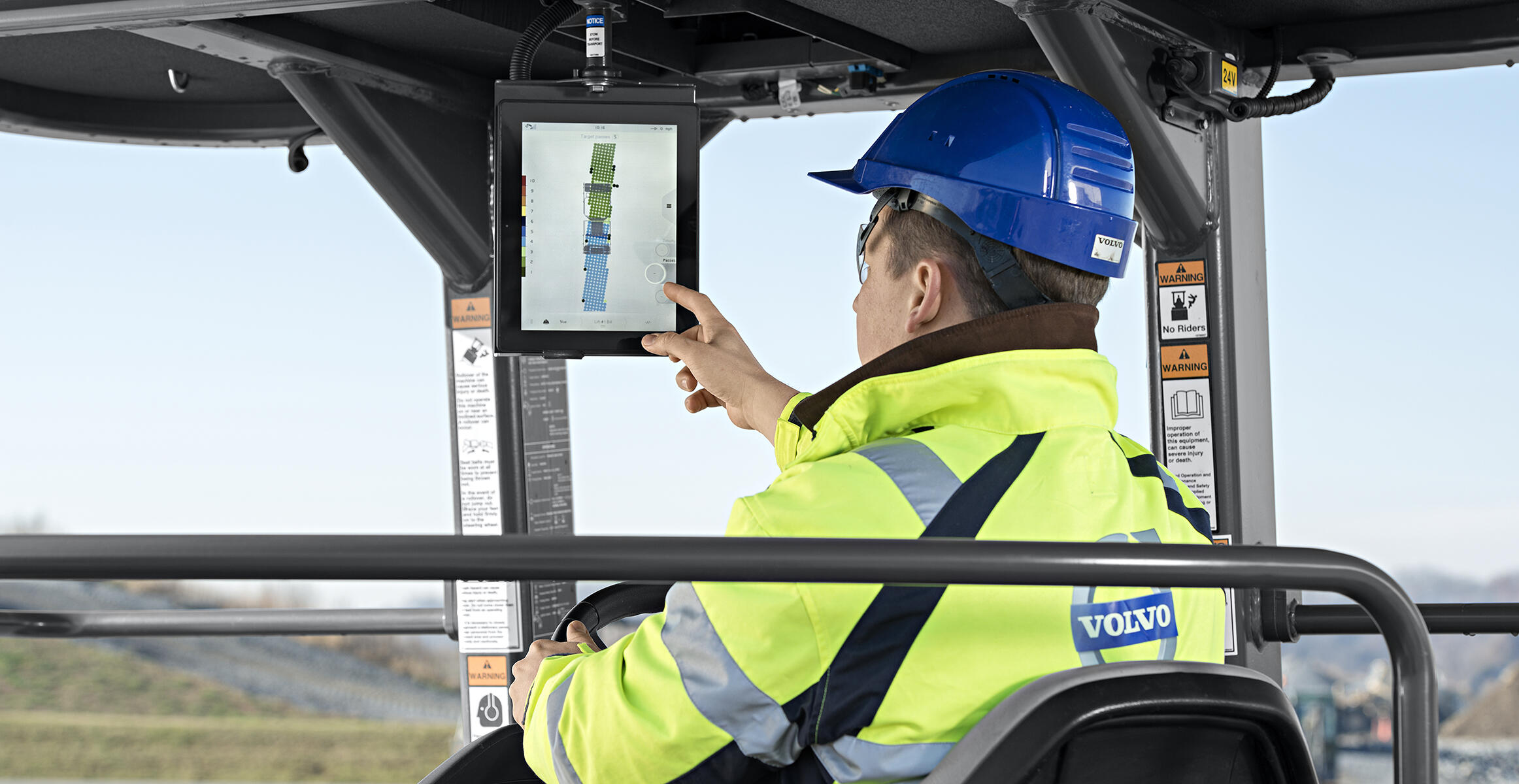 volvo-feature-asphalt-compactor-dd128-c-t4f-st4-easy-upgrades-boost-profitability-2324x1200