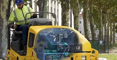 Front view of a DD25B asphalt compactor showing the engine placement