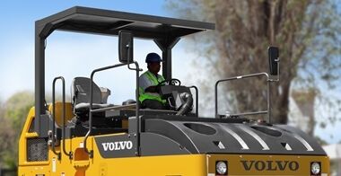 Close view of the protective structure of the volvo PT220 asphalt roller