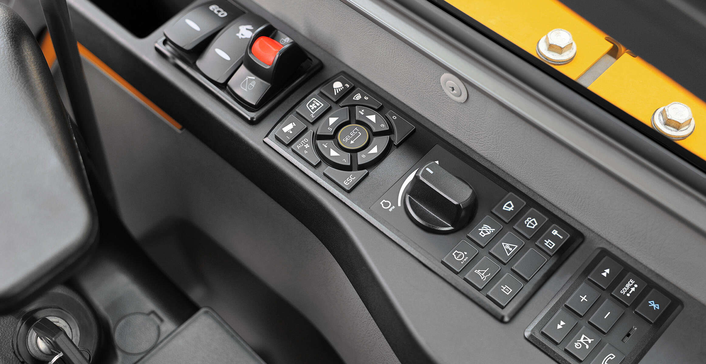 volvo-features-compact-excavator-ecr58d-t3-t4f-ecr88d-t4f-keypad-cab-2324x1200