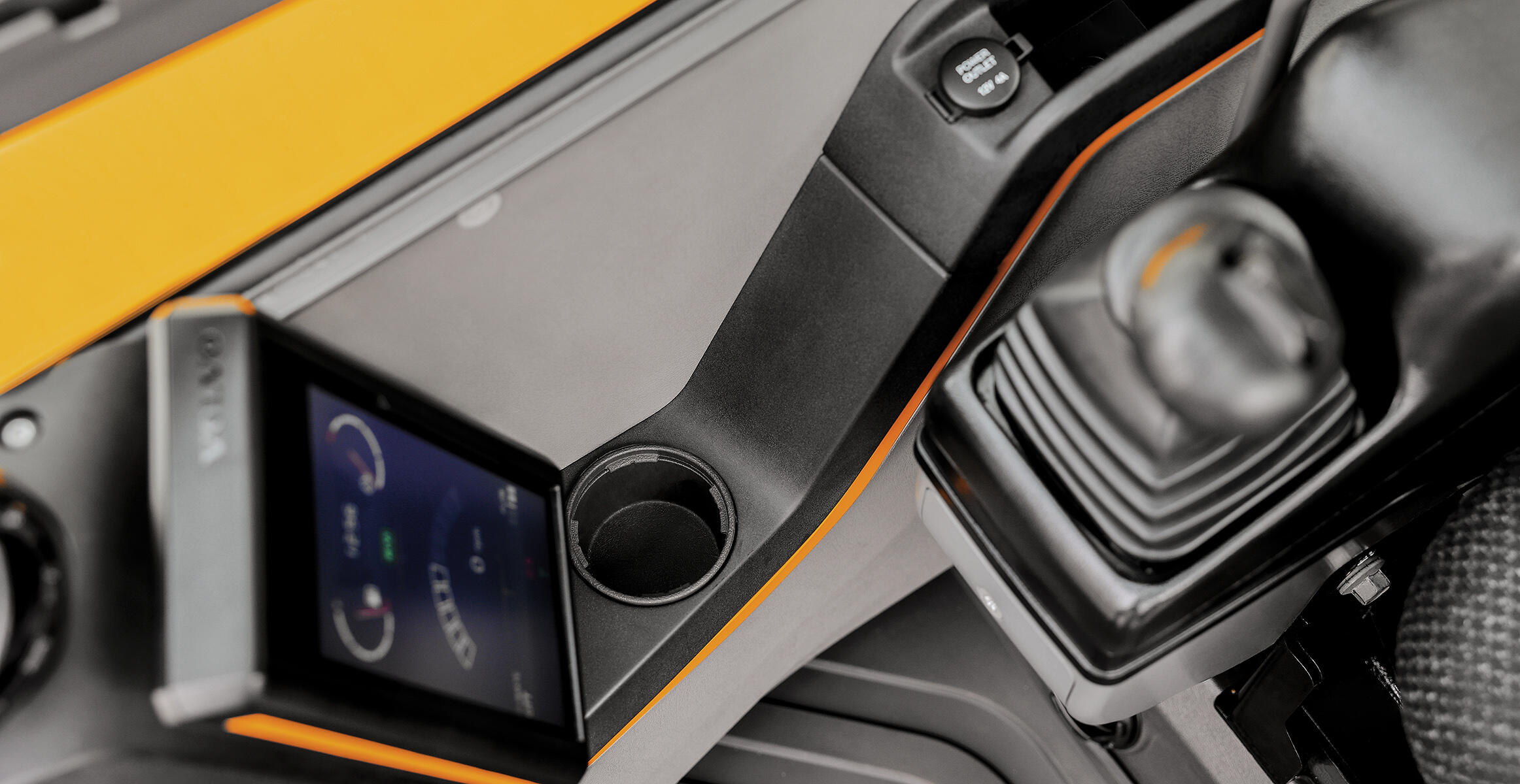 volvo-features-compact-excavator-ecr58d-t3-t4f-ecr88d-t4f-storage-cab-2324x1200