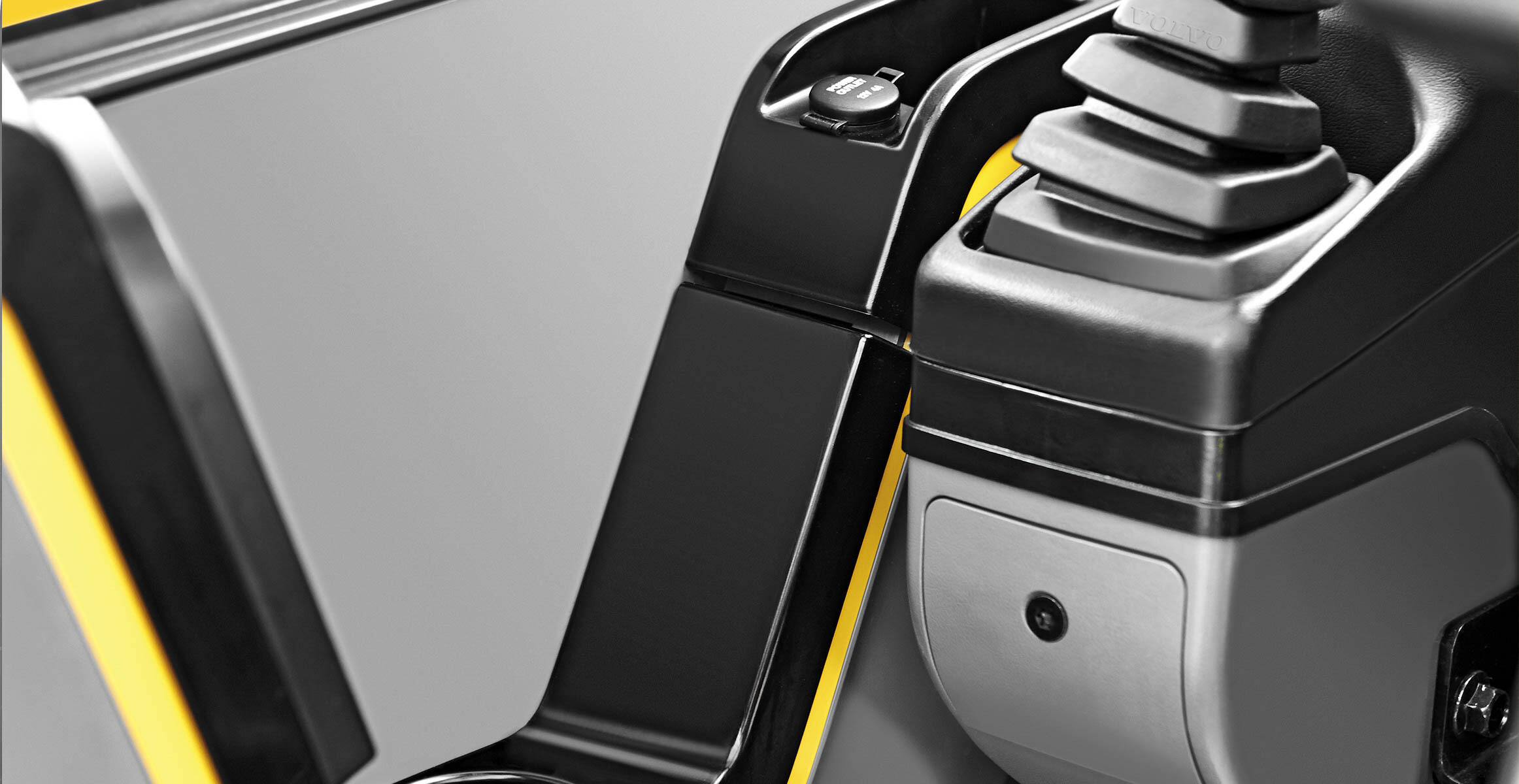 volvo-features-compact-excavator-ecr88dpro-t4f-storage-volvo-cab-2324x1200