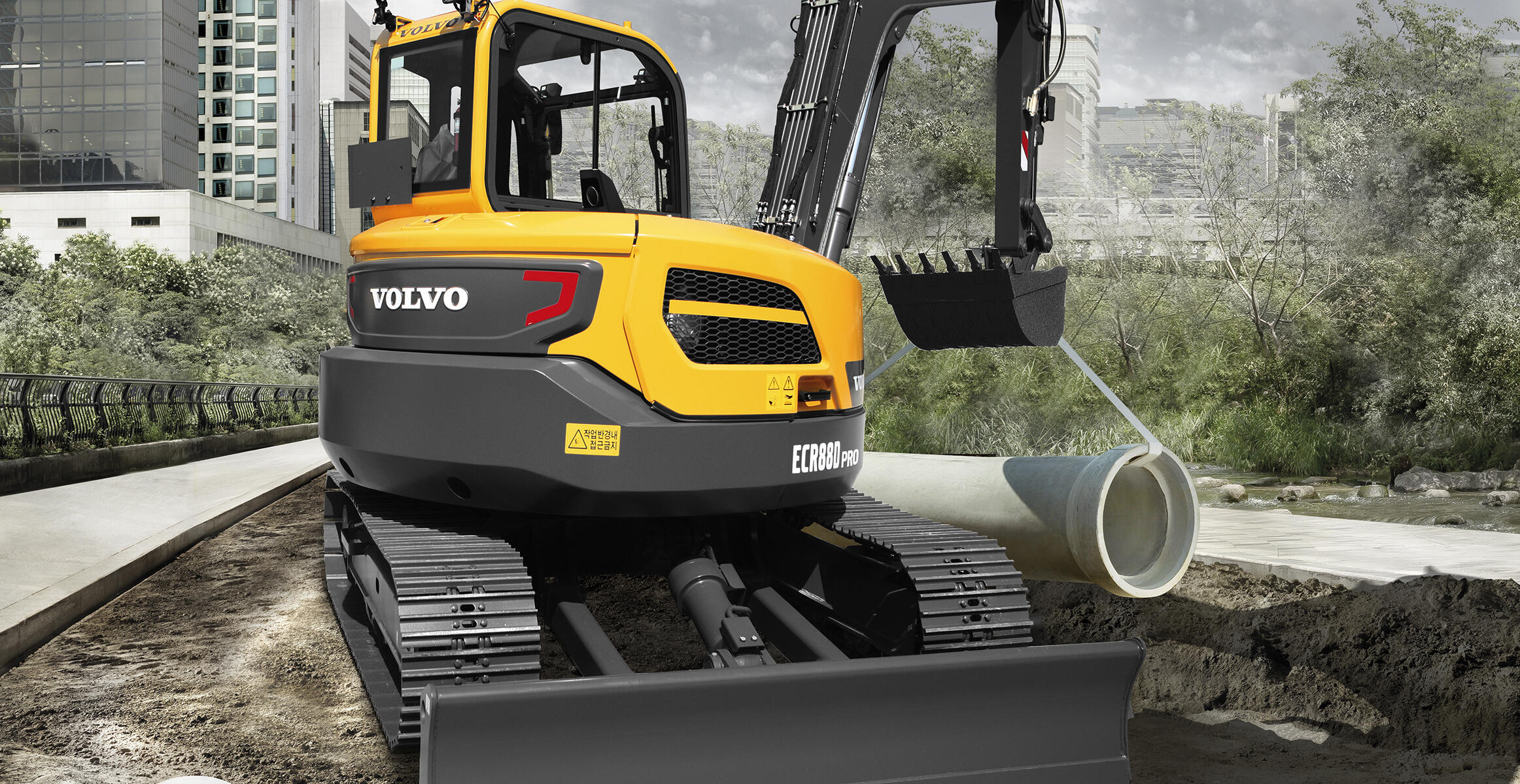 volvo-show-compact-excavator-ecr88d-pro-2324x1200