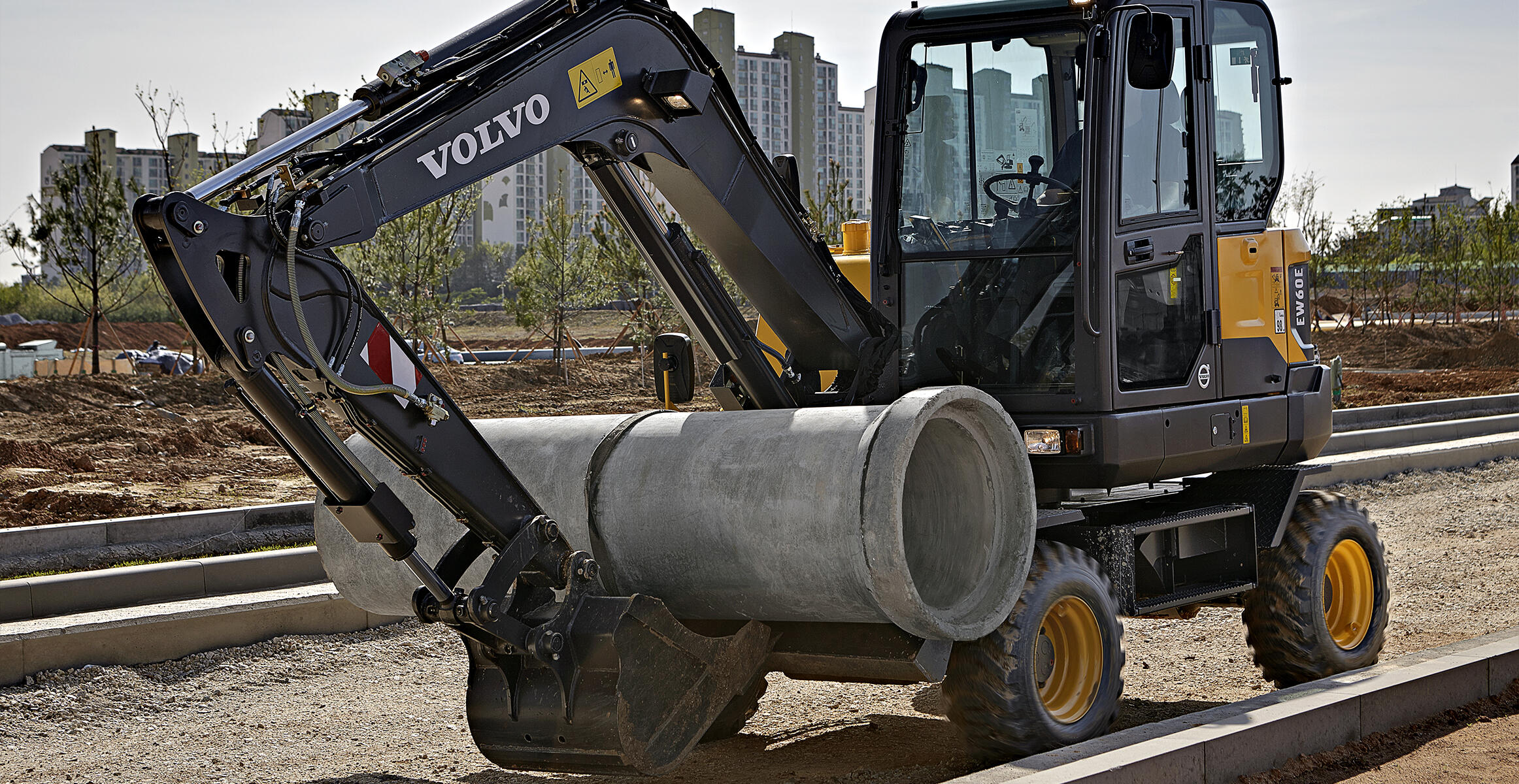 volvo-features-compact-excavator-ew60e-t4f-durability-and-reliability-serviceability-2324x1200