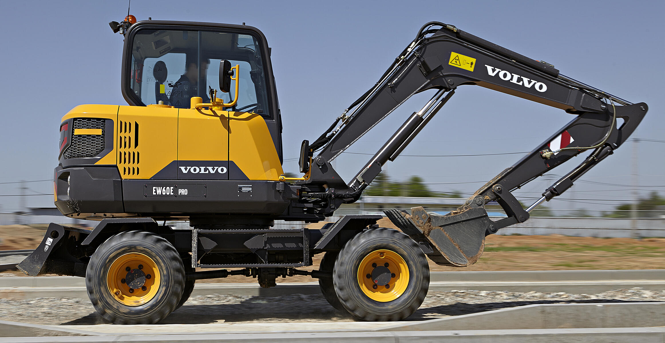 volvo-features-compact-excavator-ew60epro-t4f-wheeled-performance-boosted-performance-2324x1200