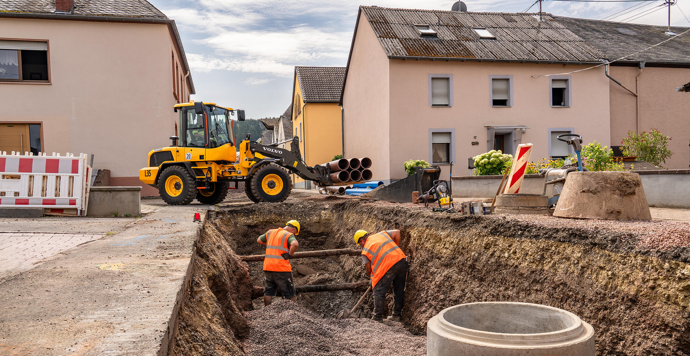 Volvo L35 Compact Wheel Loader working close to a trench on a confined construction site.