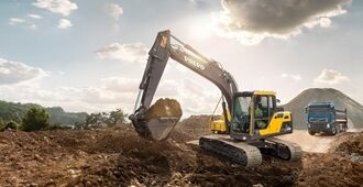 volvo-show-crawler-excavator-ec120d-t3-2324x1200px