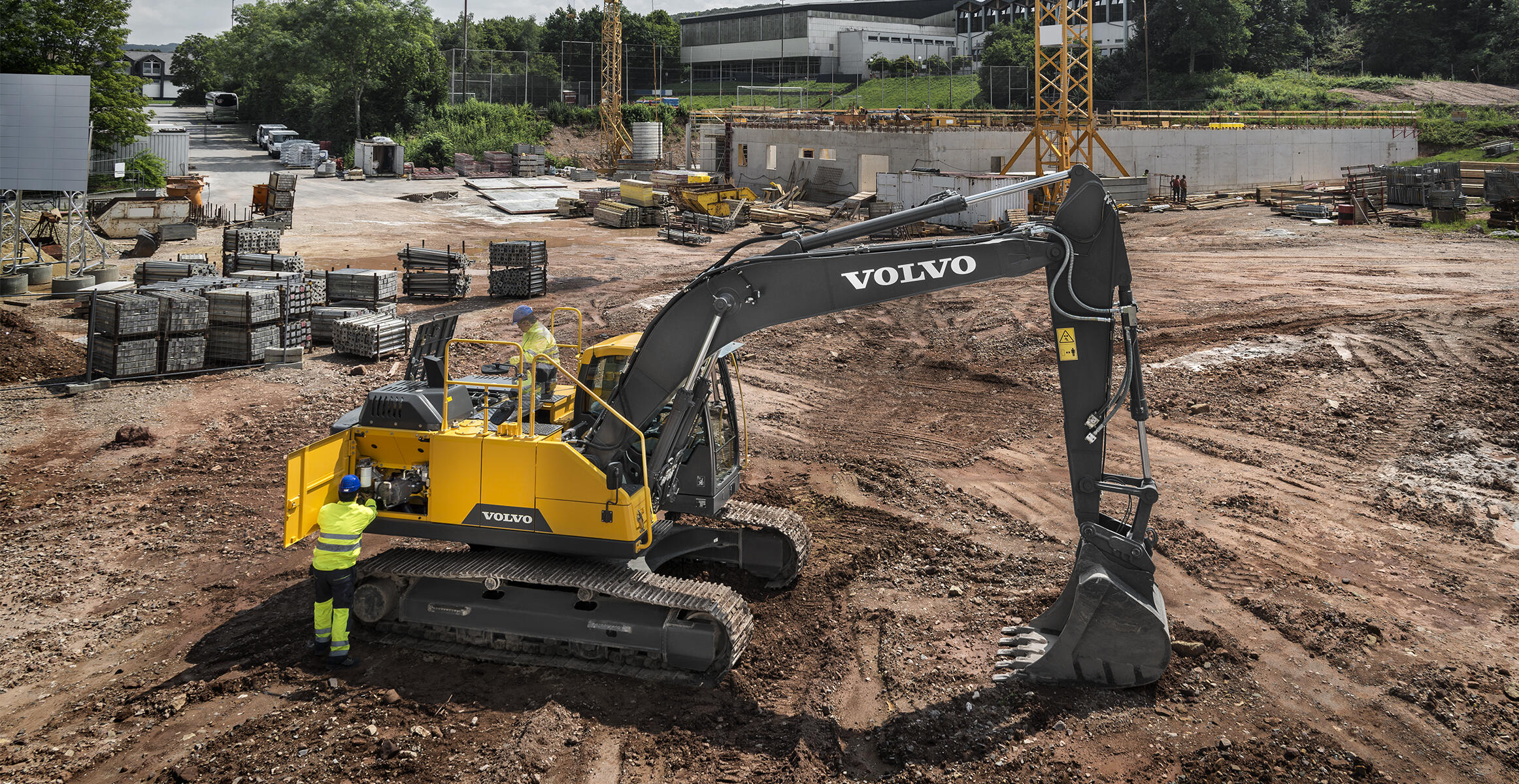 volvo-benefits-crawler-excavator-ec180e-t4f-improved-service-access-2324x1200