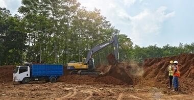 volvo-benefits-crawler-excavator-ec200d-t3-apac-do-more-with-less-fuel-2324x1200