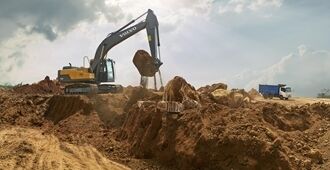 volvo-benefits-crawler-excavator-ec200d-t3-apac-the-right-machine-for-the-job-2324x1200