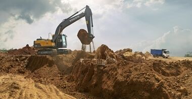 volvo-benefits-crawler-excavator-ec200d-t3-apac-the-right-machine-for-the-job-2324x1200
