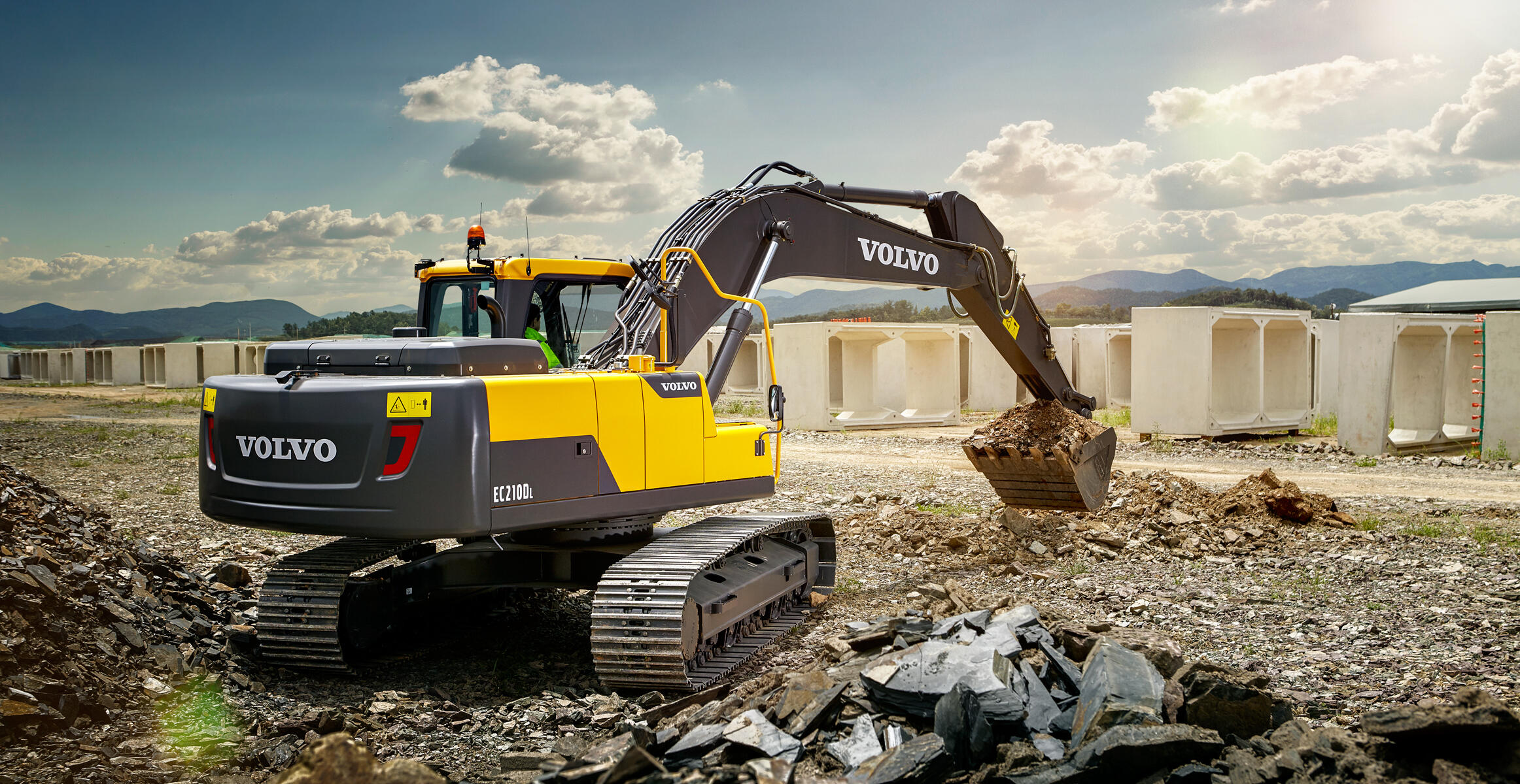 volvo-benefits-crawler-excavator-ec210d-t3-outstanding-fuel-efficiency-2324x1200