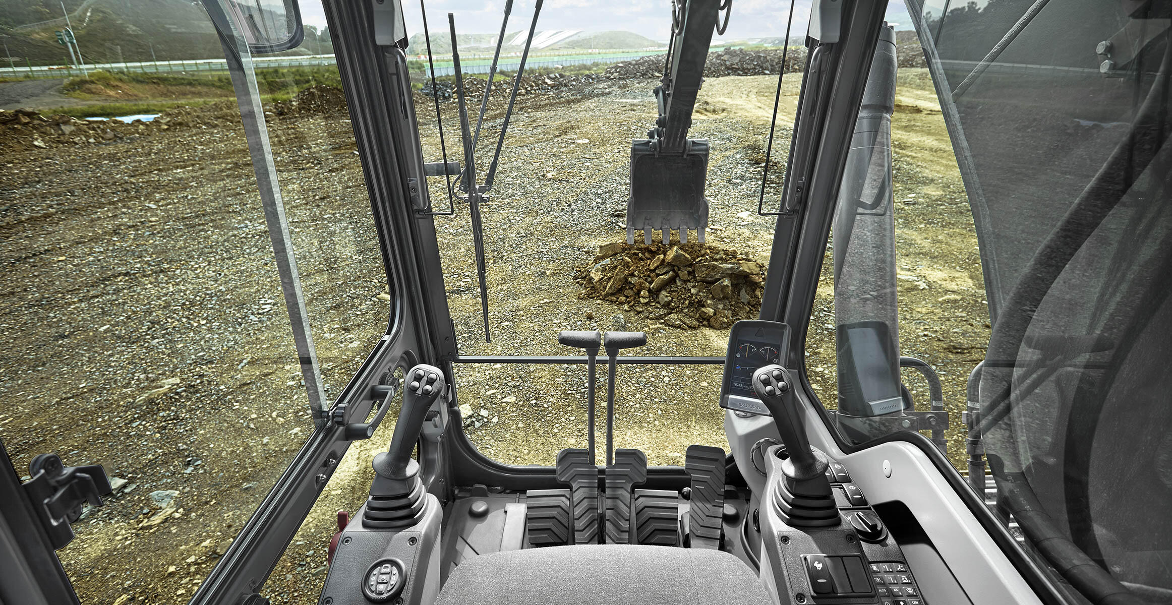 volvo-features-crawler-excavator-ec210d-t3-enhanced-operator-performance-get-more-done-2324x1200