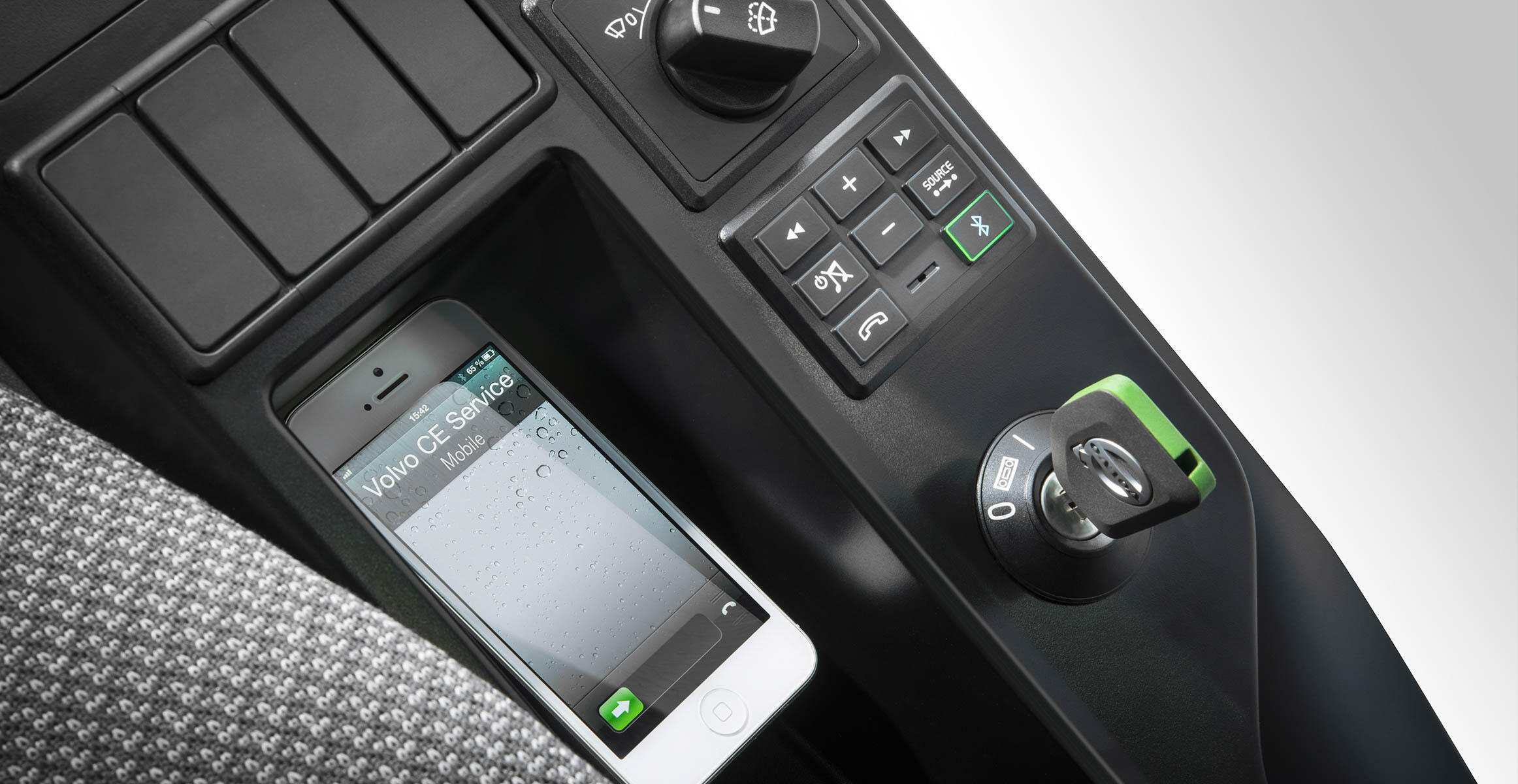 volvo-features-crawler-excavator-ec160e-ec180e-ec220e-t4f-sv-bluetooth-new-human-machine-interface-2324x1200