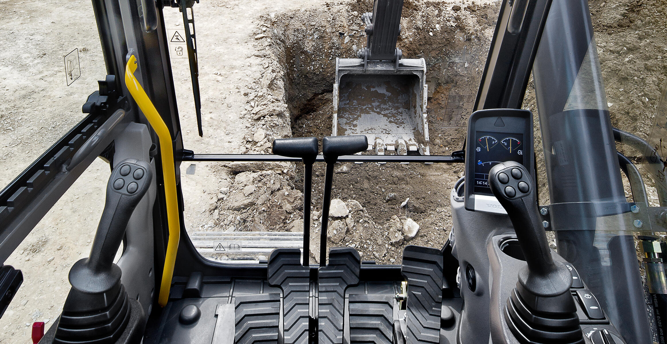 volvo-benefits-crawler-excavator-ec250d-t2-care-cab-2324x1200