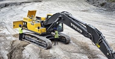 volvo-benefits-crawler-excavator-ec250d-t2-service-access-2324x1200