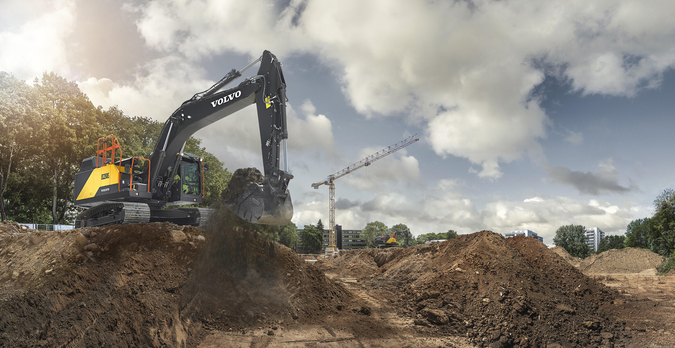 volvo-benefit-crawler-excavator-ec250e-hybrid-cleaner-and-greener-2324x1200