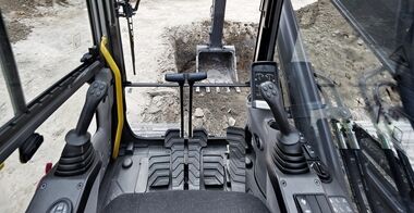 volvo-benefits-crawler-excavator-ec300d-t3-cab-2324x1200