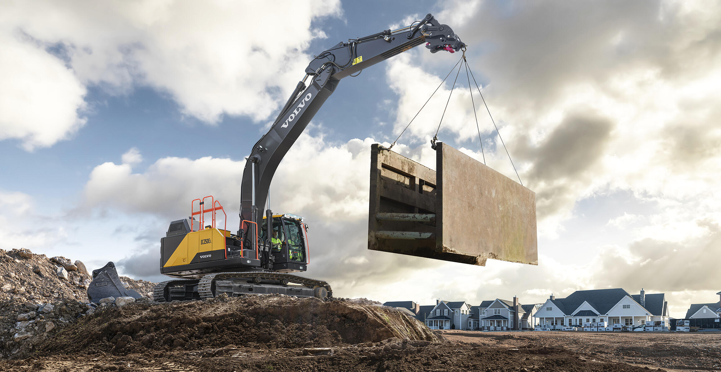 volvo-feature-crawler-excavator-ec250-ec300-e-d8m-more-productivity-more-fuel-efficiency-2324x1200