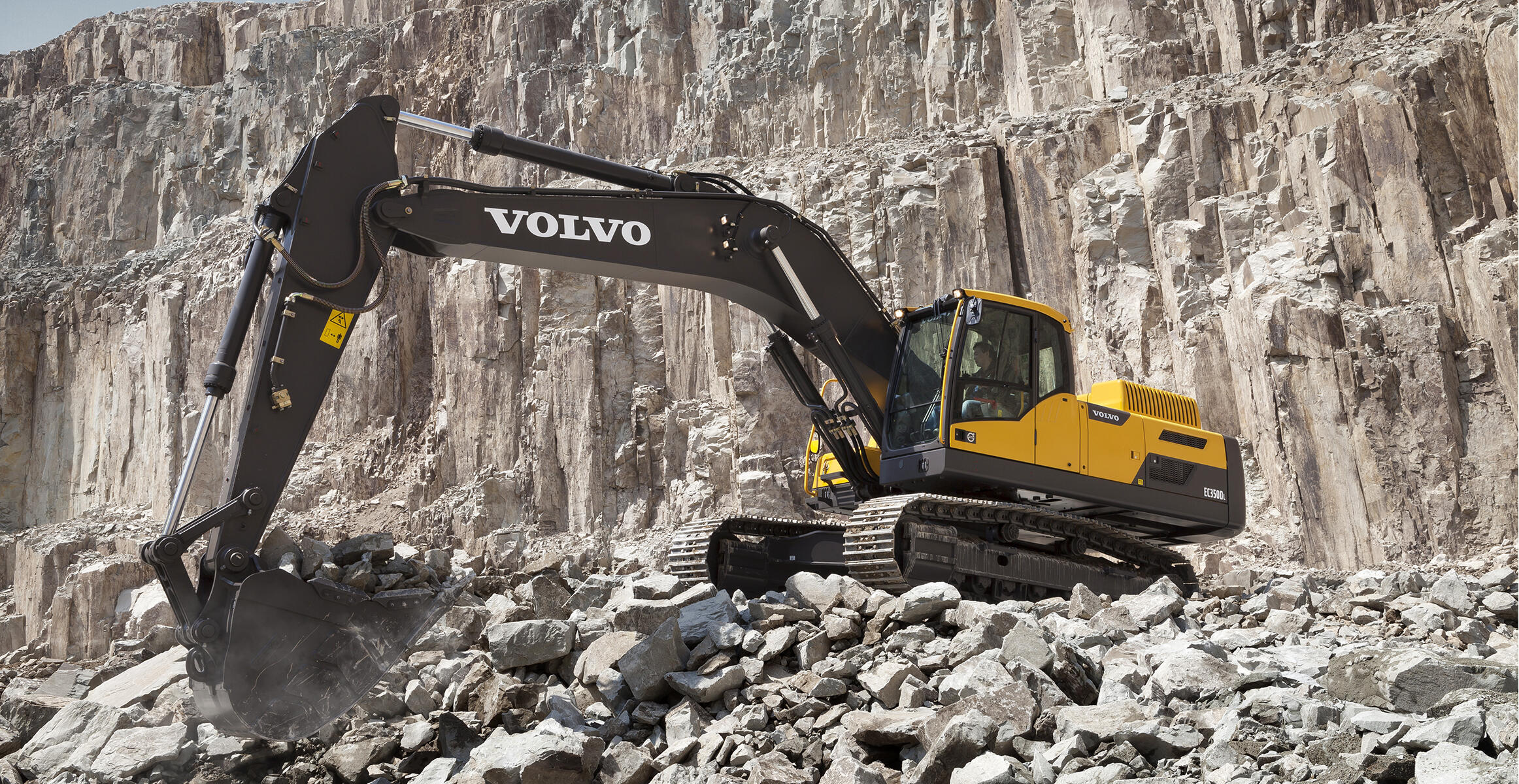 volvo-benefits-crawler-excavator-ec350d-t2-strong-structure-2324x1200