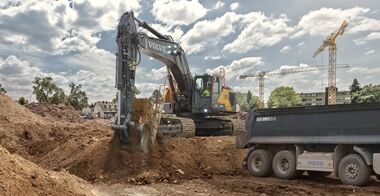 volvo-benefit-crawler-excavator-ec350-e-d8m-a-purpose-built-35-tonner-2324x1200