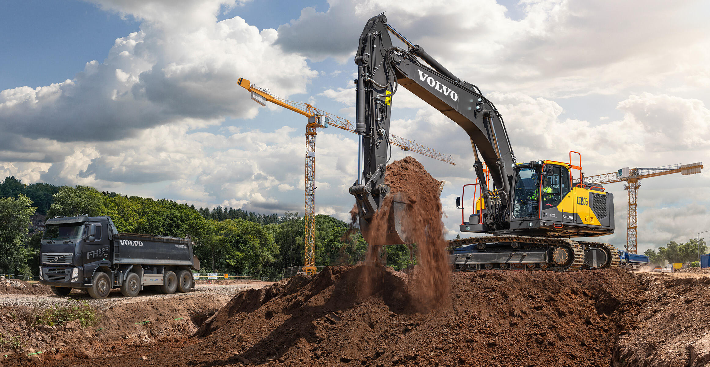 volvo-show-crawler-excavator-ec350-e-d8m-2324x1200