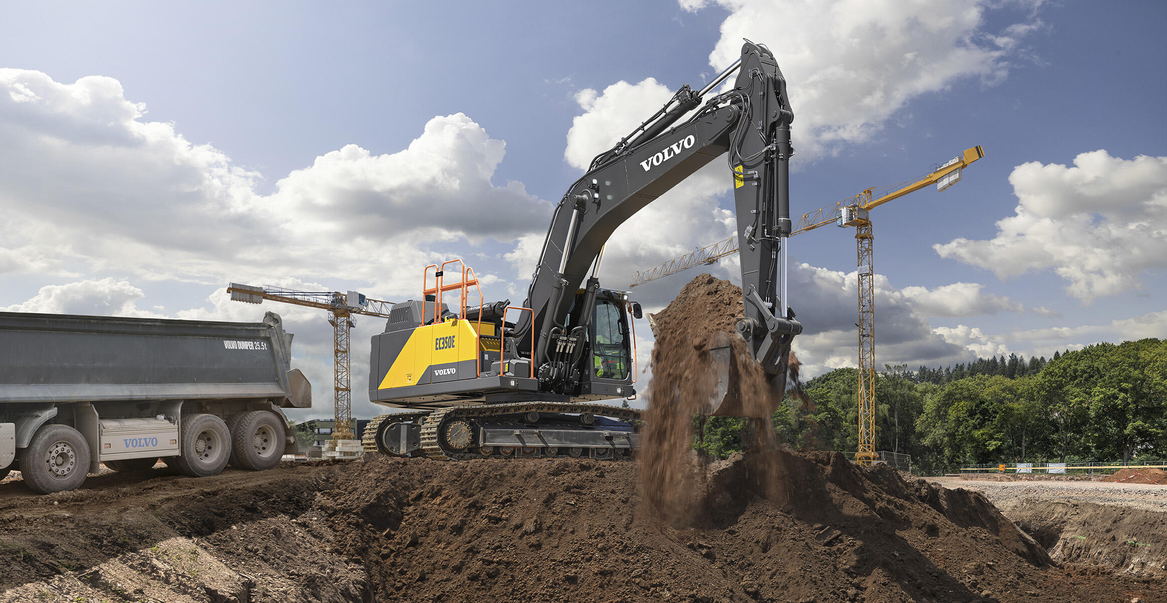 volvo-show-crawler-excavator-ec350e-hybrid-2324x1200