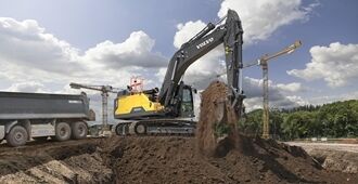 volvo-benefit-crawler-excavator-ec380e-hybrid-cleaner-and-greener-2324x1200