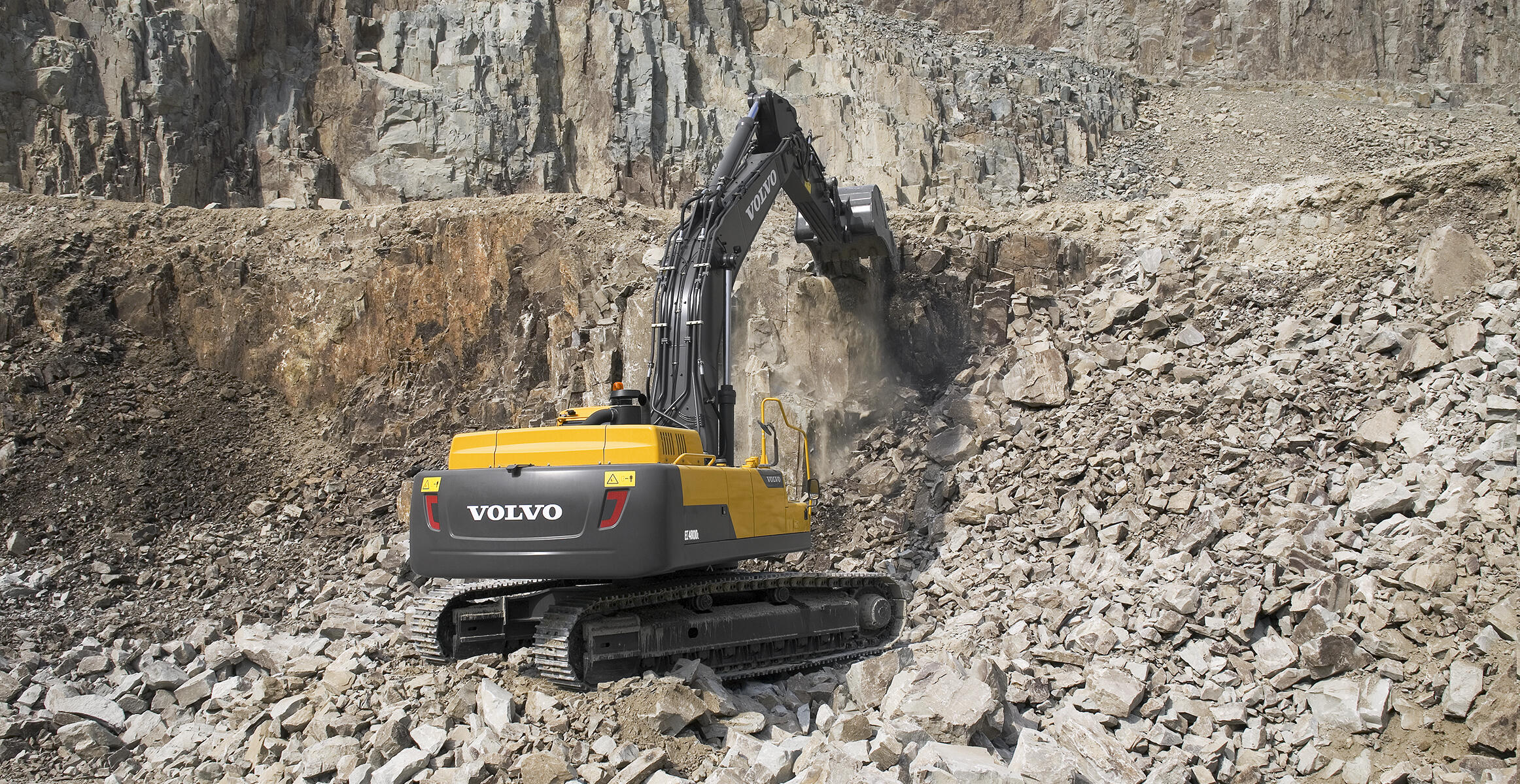 volvo-benefits-crawler-excavator-ec480d-t3-robust-undercarriage-2324x1200