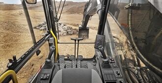 volvo-benefits-crawler-excavator-ec480e-t4f-sv-human-machine-interface-2324x1200