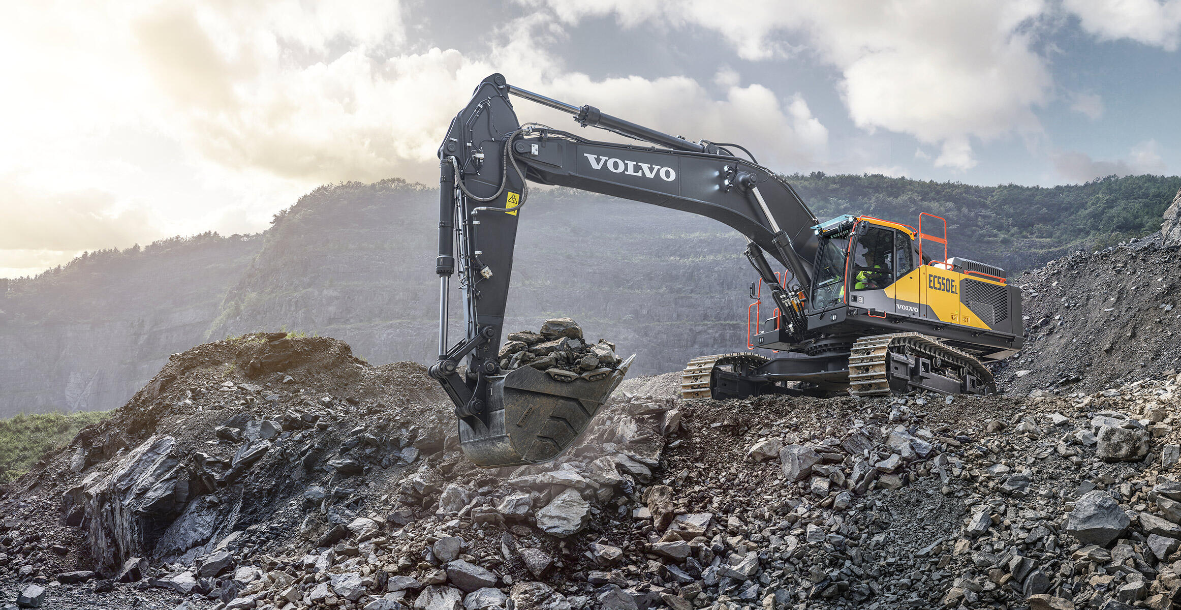 volvo-benefit-crawler-excavator-ec550e-t3-india-up-to-35-percent-more-productivity-2324x1200