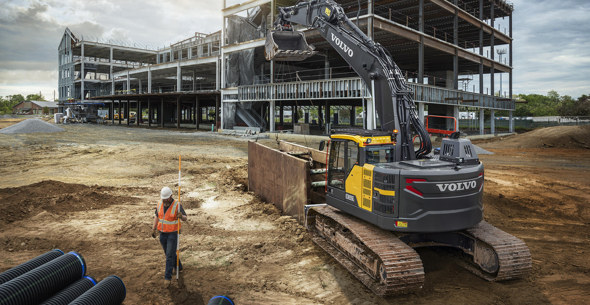 volvo-benefits-crawler-excavator-ecr355e-t4f-sv-short-swing-solid-stability-2324x1200