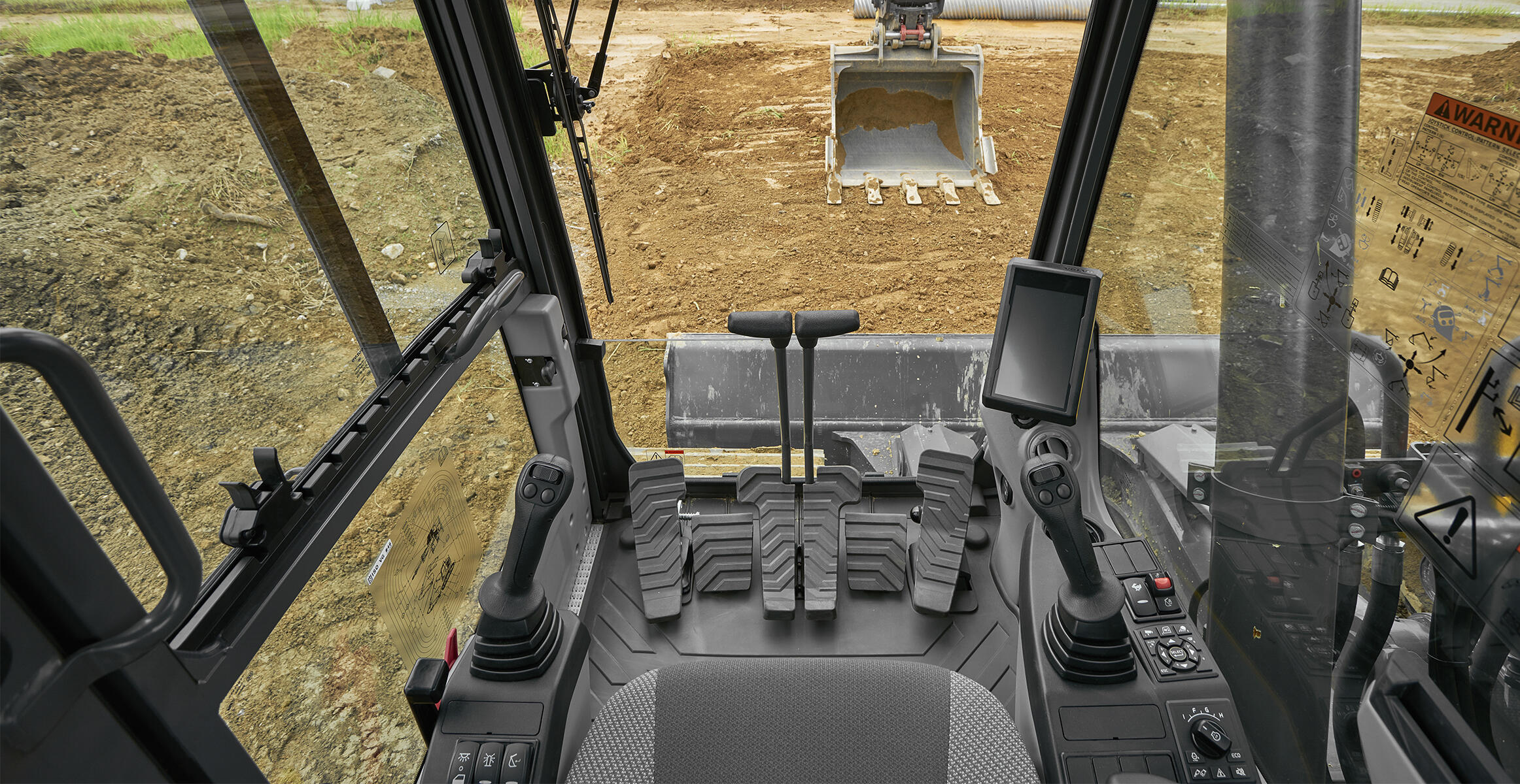 volvo-features-crawler-excavator-ecr355e-t4f-sv-every-angle-in-view-take-control-2324x1200