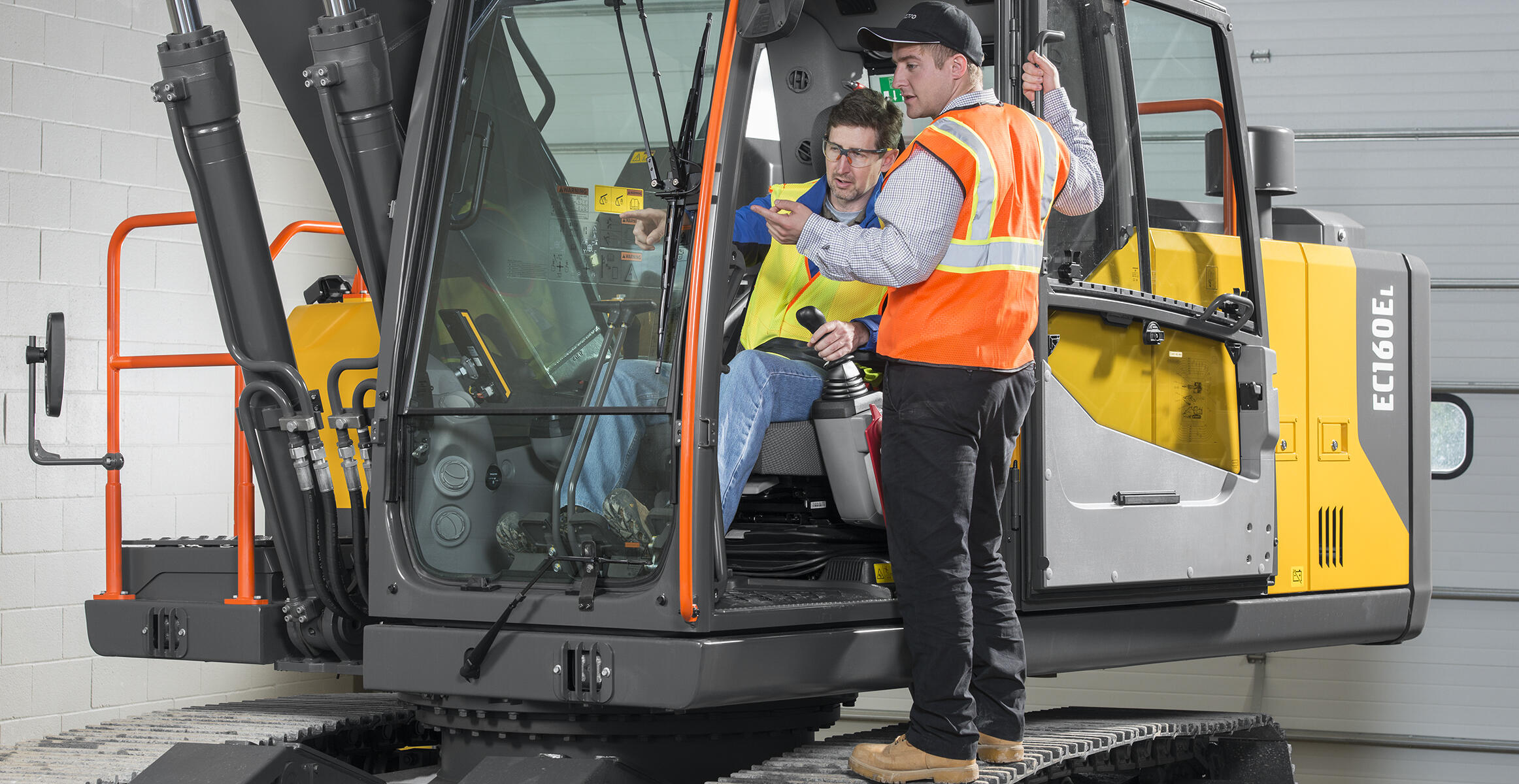 volvo-features-crawler-excavator-ecr355e-t4f-sv-productivity-services-lift-more-dig-more-2324x1200