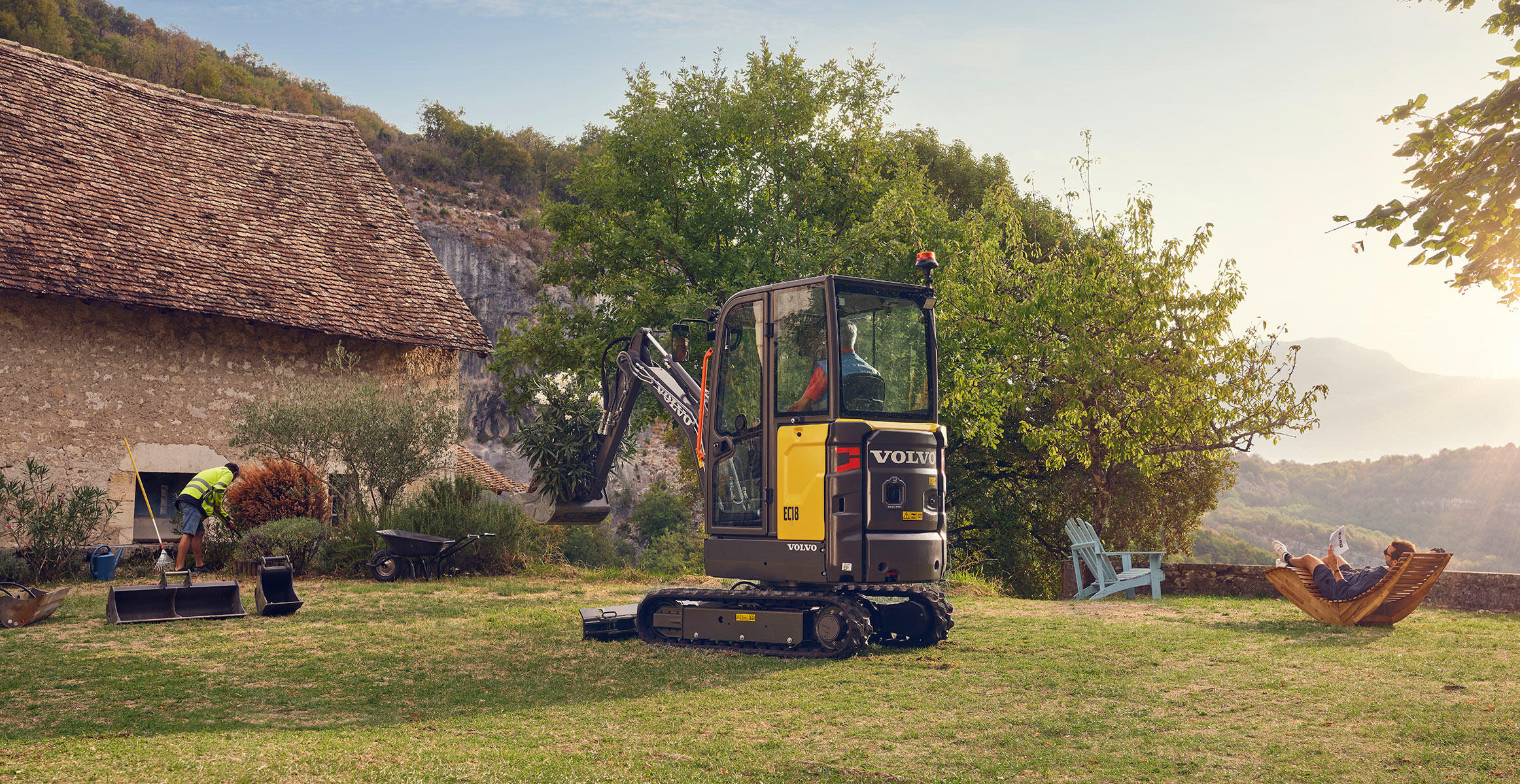 volvo-benefit-compact-excavator-ec18-electric-work-anytime-anywhere-2324x1200