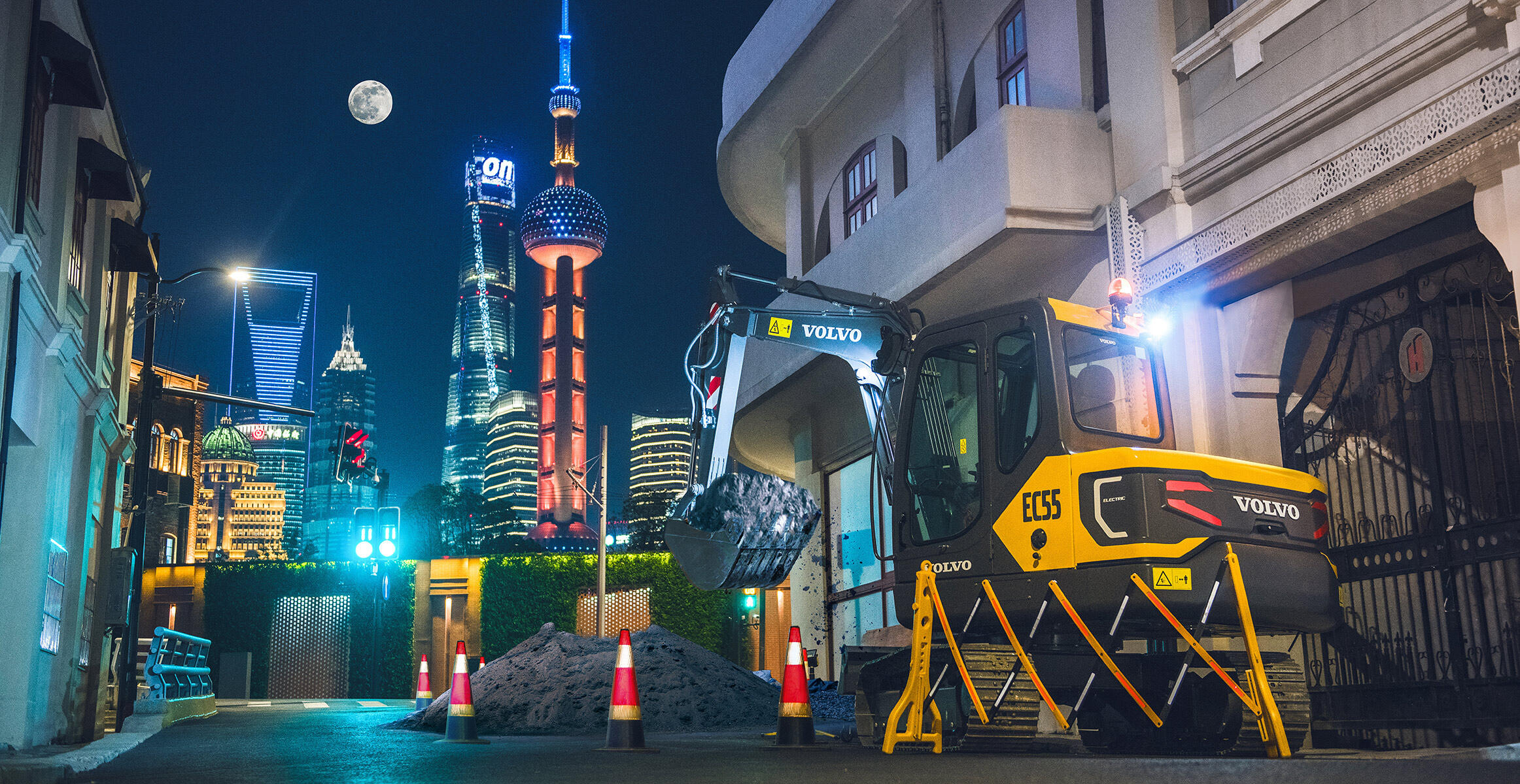 volvo-benefit-compact-excavator-ec55-electric-china-building-a-more-sustainable-world-2324x1200