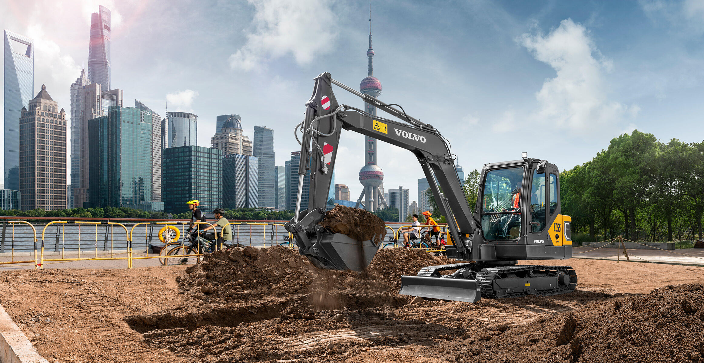volvo-show-compact-excavator-ec55-electric-china-2324x1200