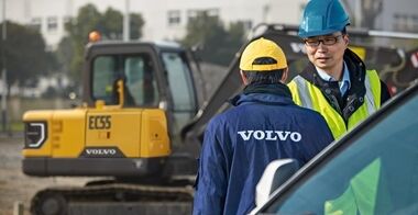 volvo-benefit-compact-excavator-ec55-electric-china-easy-machine-monitoring-2324x1200