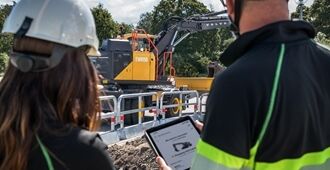 volvo electric wheeled excavators ewr150e