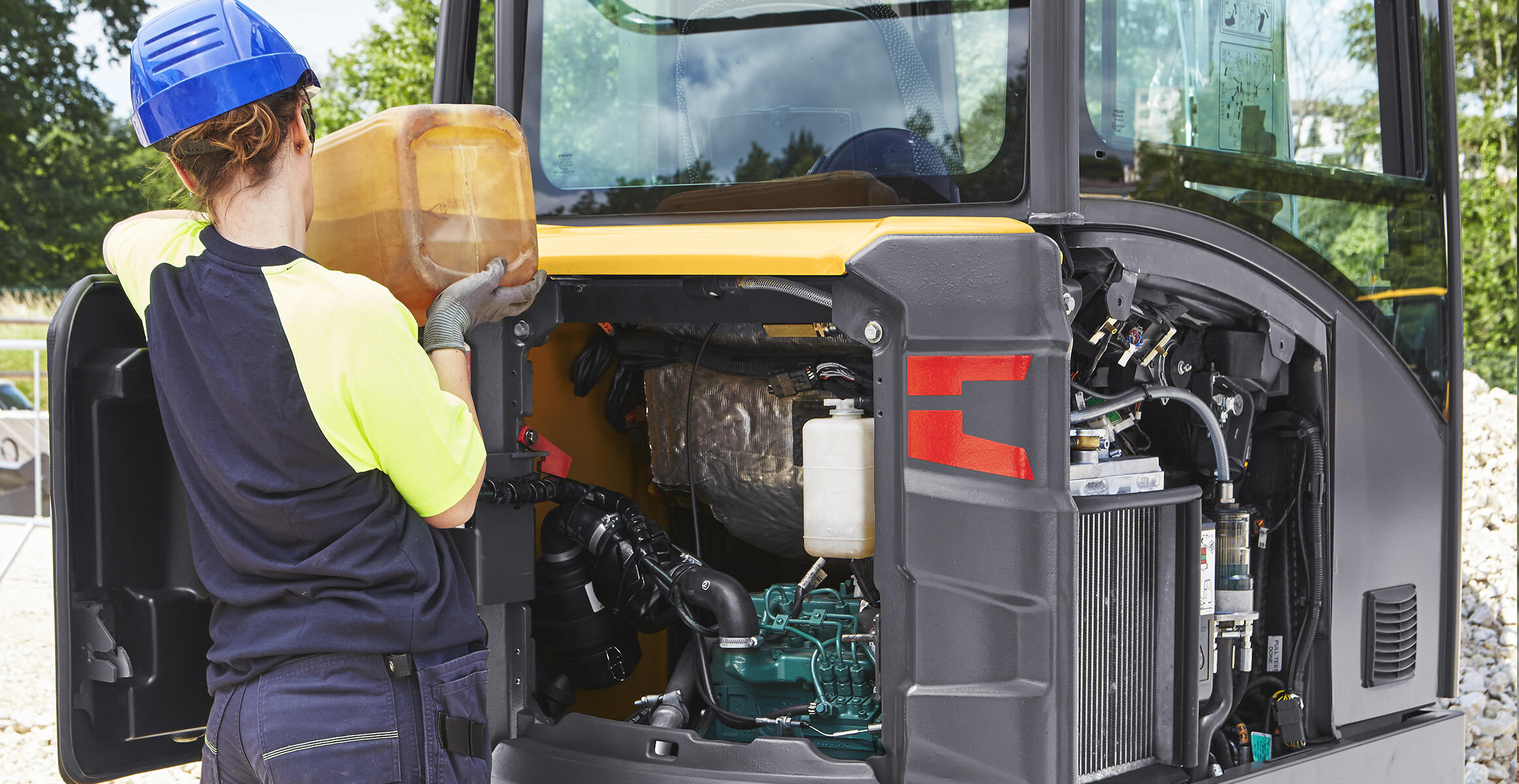 volvo-features-compact-excavator-ec15e-ec18e-ec20e-best-in-class-serviceability-compact-by-design-2324x1200