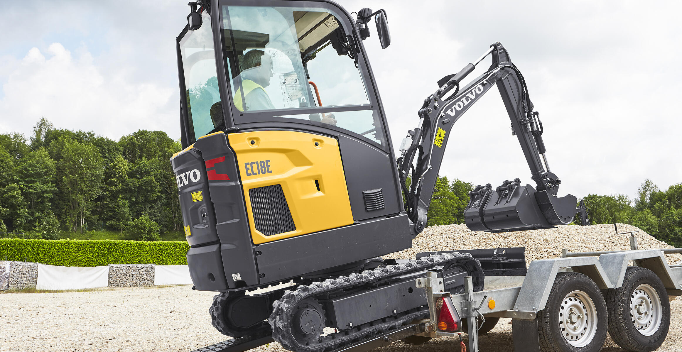 volvo-features-compact-excavator-ec18e-smooth-loading-ultimate-all-arounder-2324x1200