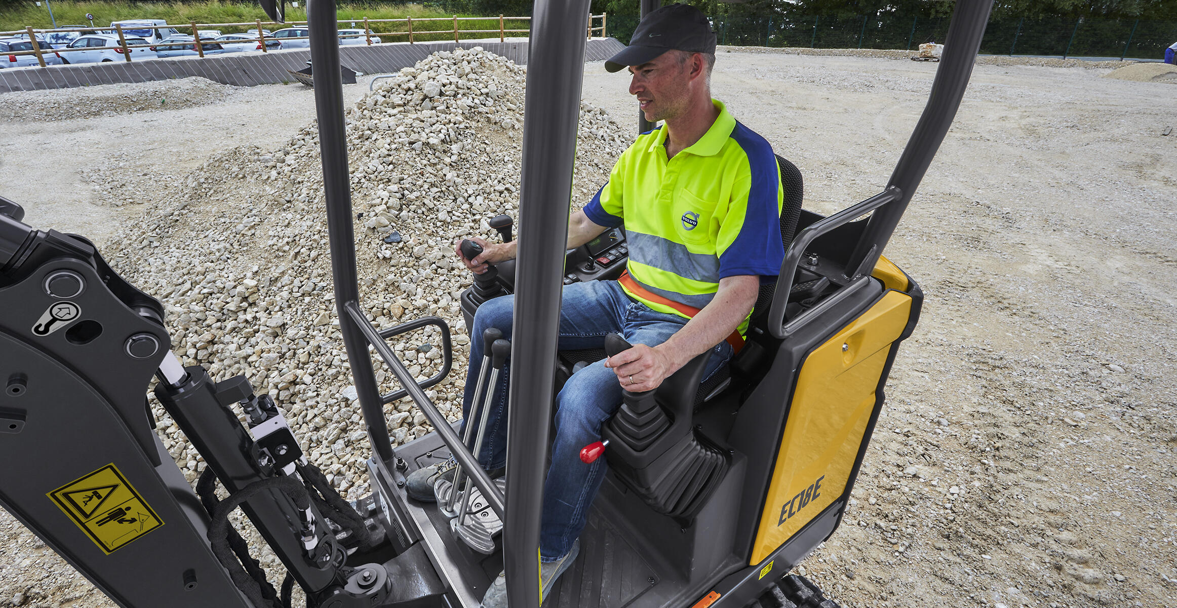 volvo-features-compact-excavator-ec18e-safety-first-small-machine-big-performance-2324x1200