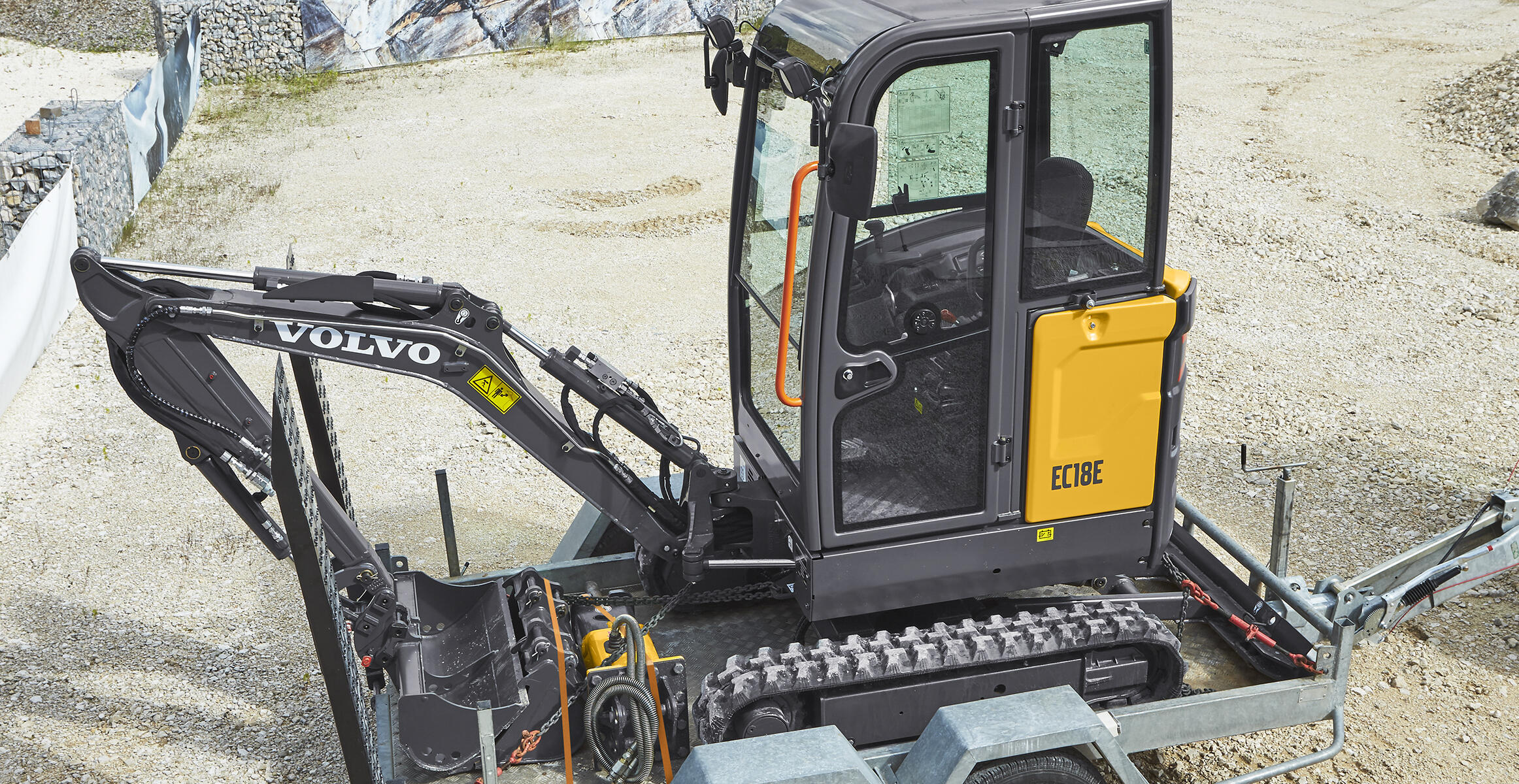 volvo-features-compact-excavator-ec18e-transport-with-ease-ultimate-all-arounder-2324x1200